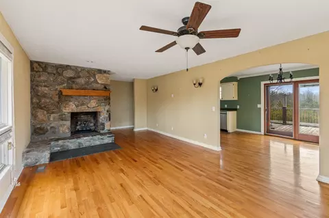 Living - 555 White Pine Dr, Centerville, TN 37033 photo 3 of 6