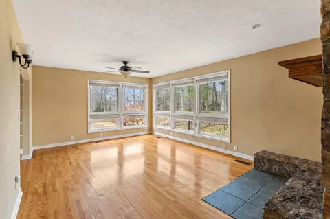 Living - 555 White Pine Dr, Centerville, TN 37033 photo 1 of 6