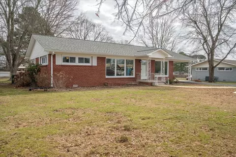 402 N Military St, Loretto, TN 38469