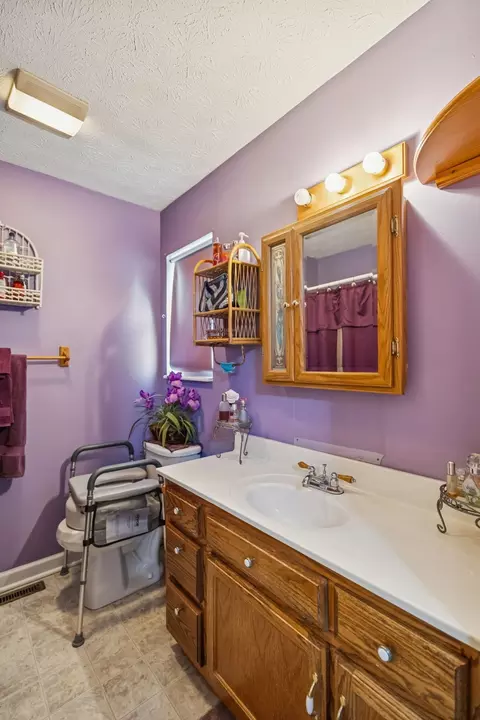 Bath - 111 Eldon Dr, Manchester, TN 37355 photo 2 of 2