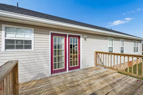 Exterior - 111 Eldon Dr, Manchester, TN 37355 photo 7 of 12