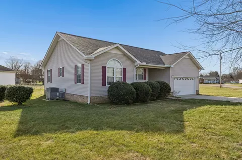 Exterior - 111 Eldon Dr, Manchester, TN 37355 photo 3 of 12