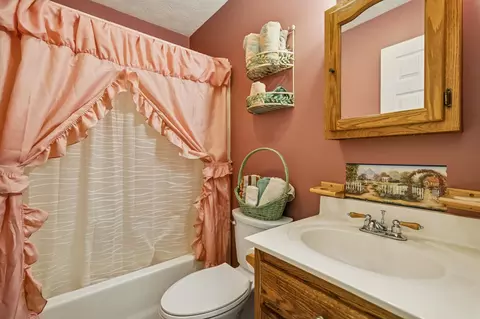 Bath - 111 Eldon Dr, Manchester, TN 37355 photo 1 of 2