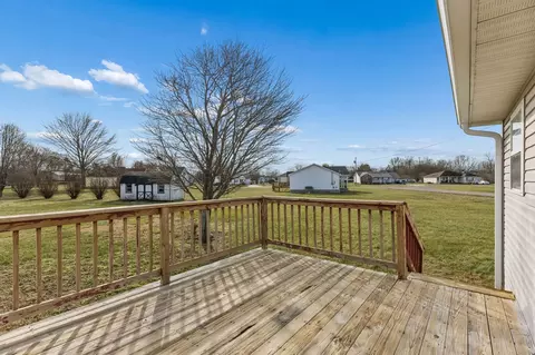 Exterior - 111 Eldon Dr, Manchester, TN 37355 photo 6 of 12