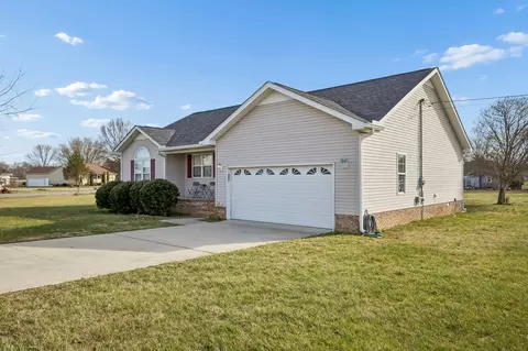 Exterior - 111 Eldon Dr, Manchester, TN 37355 photo 2 of 12