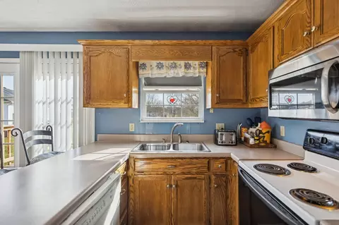 Kitchen - 111 Eldon Dr, Manchester, TN 37355 photo 2 of 2