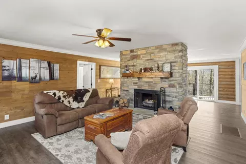 Living - 1300 Ridge Rd, Dickson, TN 37055 photo 1 of 3