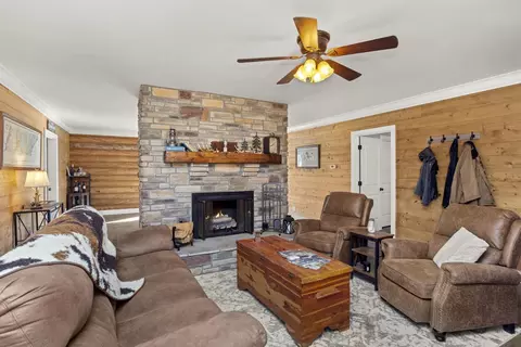 Living - 1300 Ridge Rd, Dickson, TN 37055 photo 2 of 3