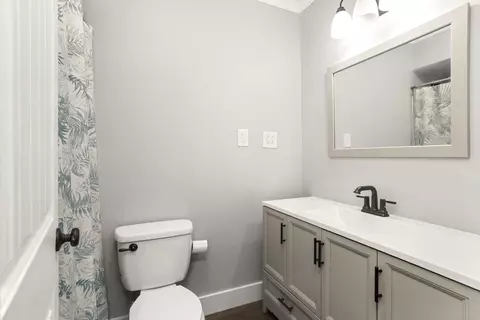Bath - 1300 Ridge Rd, Dickson, TN 37055 photo 2 of 3
