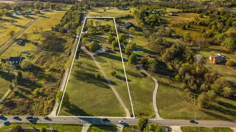 1745 Saundersville Rd, Hendersonville, TN 37075