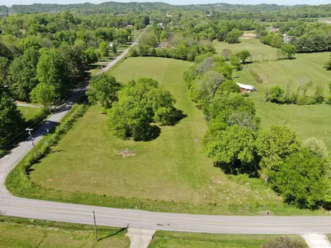 960 Tom Osborne Rd, Columbia, TN 38401