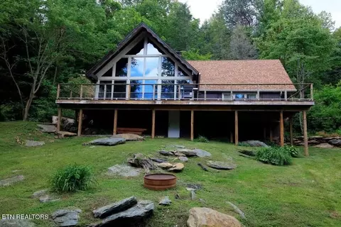823 E Foothills Dr, Gatlinburg, TN 37738