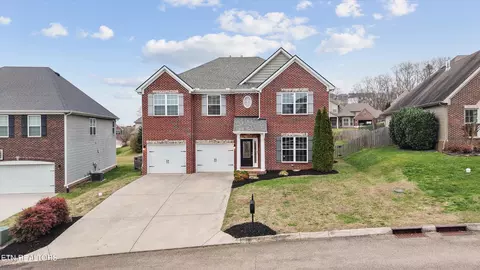 2042 Gusty Wind Ln, Knoxville, TN 37932