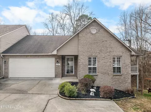 921 Mercer Dr, Maryville, TN 37801
