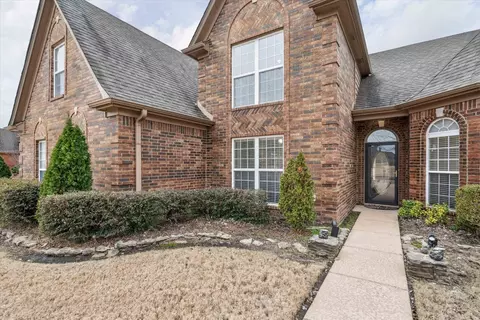 4991 E Laurel Lake Dr, Memphis, TN 38125 photo 2