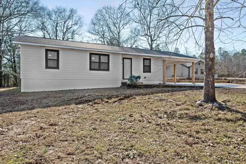 145 Carole St, Bolivar, TN 38008