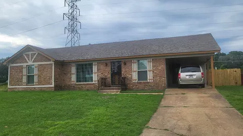 2814 Waters Edge Rd, Memphis, TN 38127