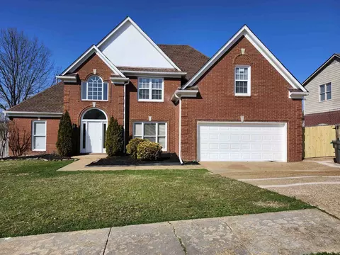 8896 Lindstrom Dr, Cordova, TN 38016