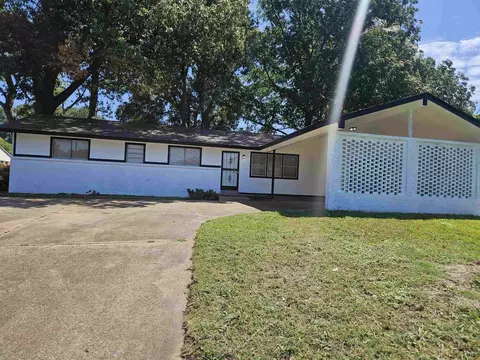 4088 Overton Crossing St, Memphis, TN 38127