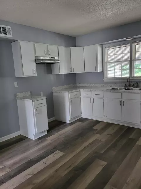 1608 E Raines Rd, Memphis, TN 38116 photo 9