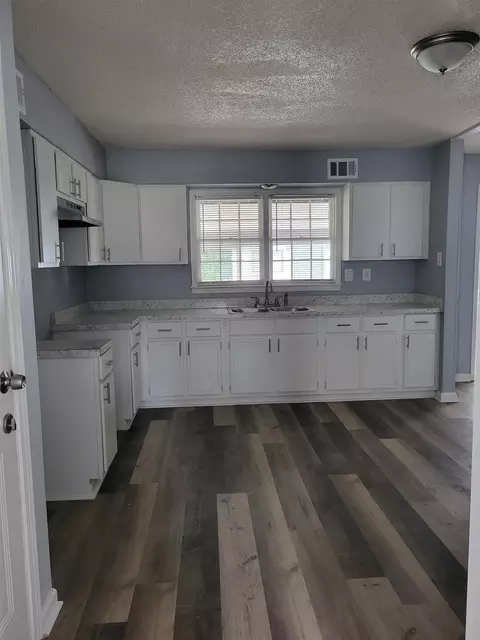 1608 E Raines Rd, Memphis, TN 38116 photo 8