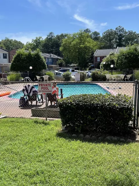 563 E Mendenview Rd, Memphis, TN 38117 photo 2