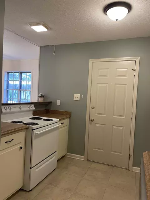 563 E Mendenview Rd, Memphis, TN 38117 photo 5