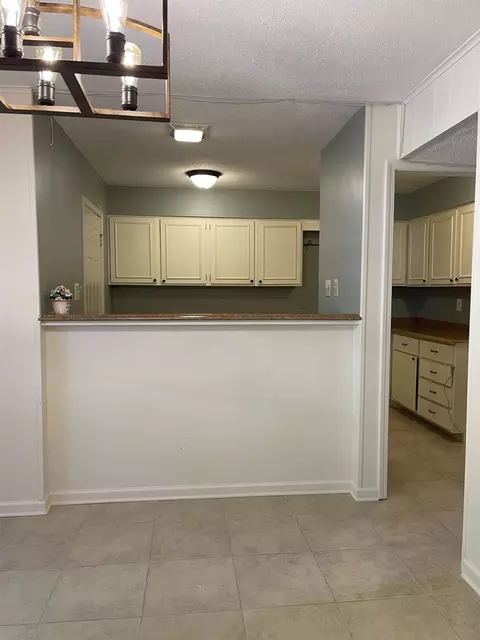 563 E Mendenview Rd, Memphis, TN 38117 photo 6