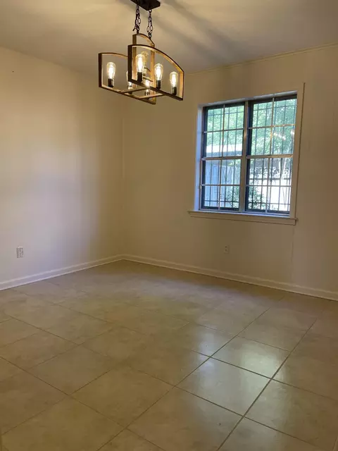 563 E Mendenview Rd, Memphis, TN 38117 photo 3