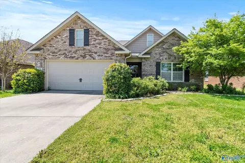 77 Olde Dogwood Trl, Decatur, AL 35603