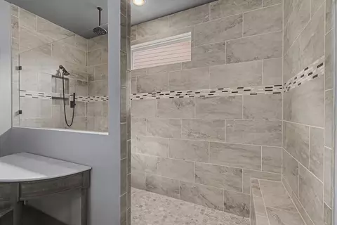 Bath - 1121 Davidson Walk, Spring Hill, TN 37174 photo 6 of 8