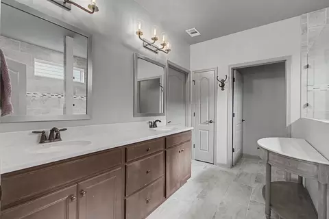 Bath - 1121 Davidson Walk, Spring Hill, TN 37174 photo 4 of 8