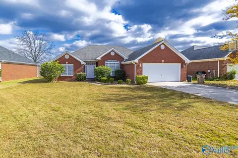 1910 Red Sunset Dr SW, Decatur, AL 35603