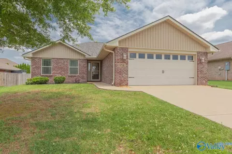 375 Northlake Dr, Meridianville, AL 35759