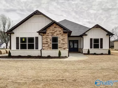 23374 Saint John Rd, Athens, AL 35613