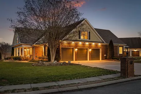8109 Propeller Dr, Ooltewah, TN 37363