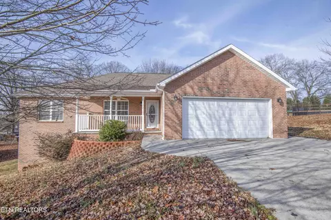 4723 Chesney Meadows Dr, Strawberry Plains, TN 37871