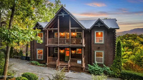 1964 Blackthorn Tr, Sevierville, TN 37876