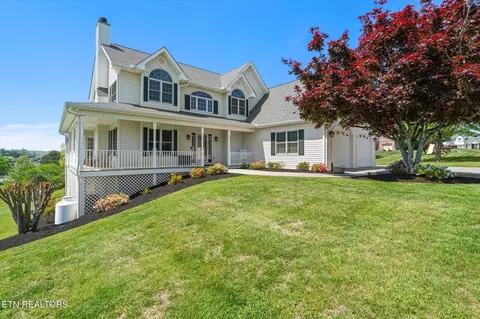 825 Pinnacle Dr, Dandridge, TN 37725