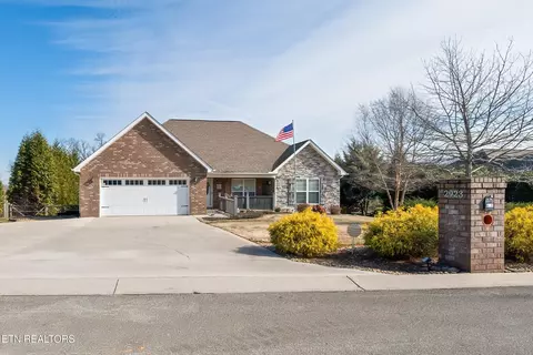 2923 Silver Brook Ln, Maryville, TN 37803