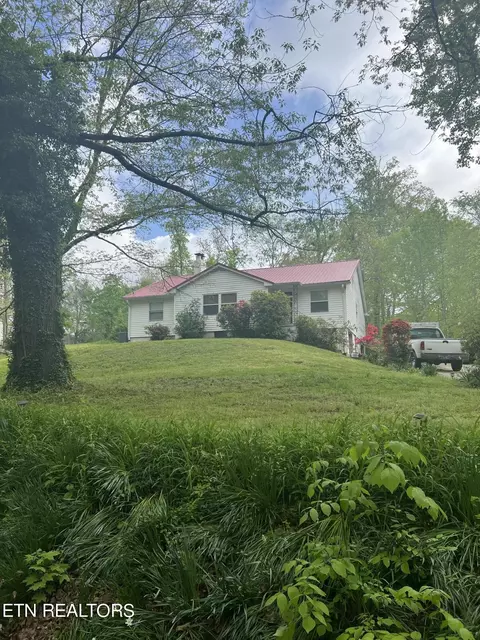 8310 Burchfield Dr, Oak Ridge, TN 37830