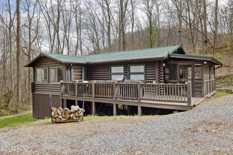 1161 Red Maple Ln, Sevierville, TN 37876