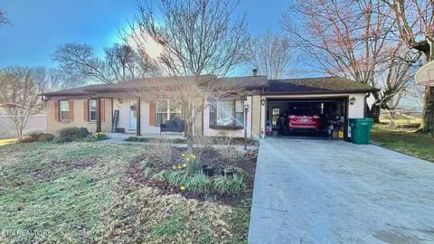 925 Dayton Dr, Seymour, TN 37865