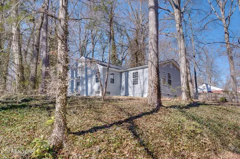 209 Maple Loop Rd, Knoxville, TN 37920