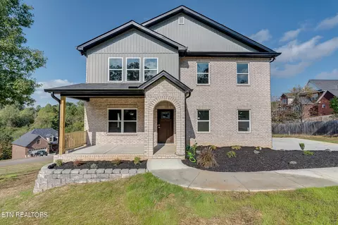 1007 Crown Ridge Ln, Powell, TN 37849