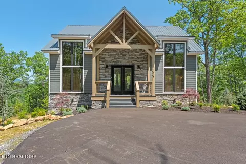 2429 Rainbow Falls Ln, Sevierville, TN 37862