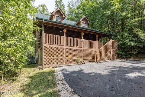 413 Ogle Dr, Pigeon Forge, TN 37863 photo 2