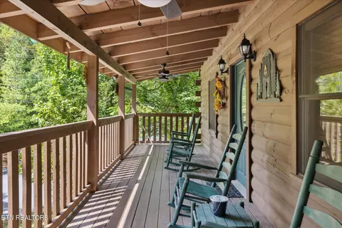 413 Ogle Dr, Pigeon Forge, TN 37863 photo 3