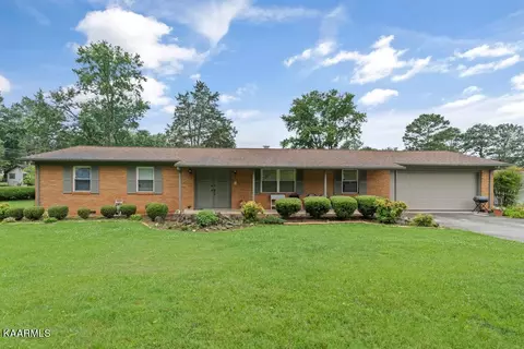 7101 Fontis Dr, Knoxville, TN 37918