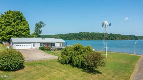 2023 Oak Grove Rd, Dandridge, TN 37725